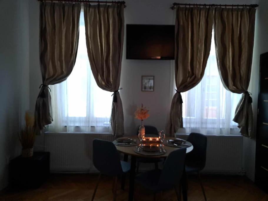 Sofia'S Home Comfy Studio In The Old Town Брашов Екстер'єр фото