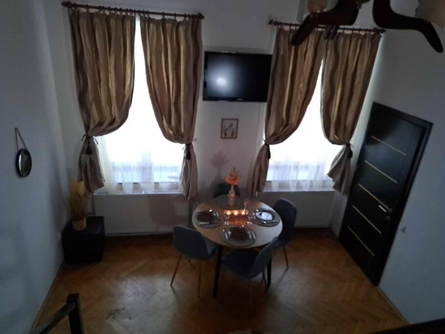Sofia'S Home Comfy Studio In The Old Town Брашов Екстер'єр фото